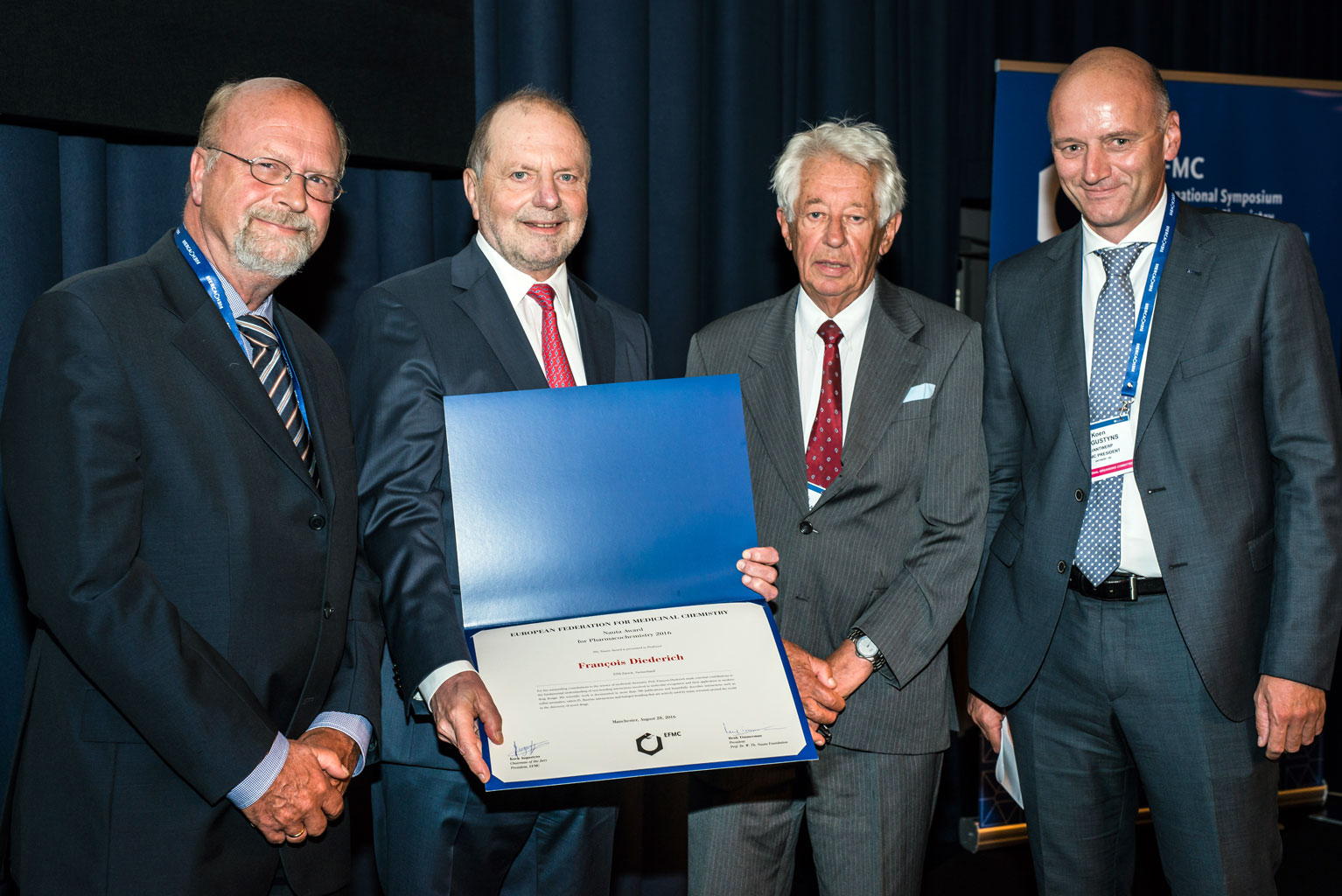 Enlarged view: Prof. Diederich receives the Nauta Award during the XXIV International Symposium on Medicinal Chemistry (EFMC-ISMC)