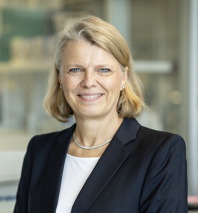 Dr.  Petra Schneider
