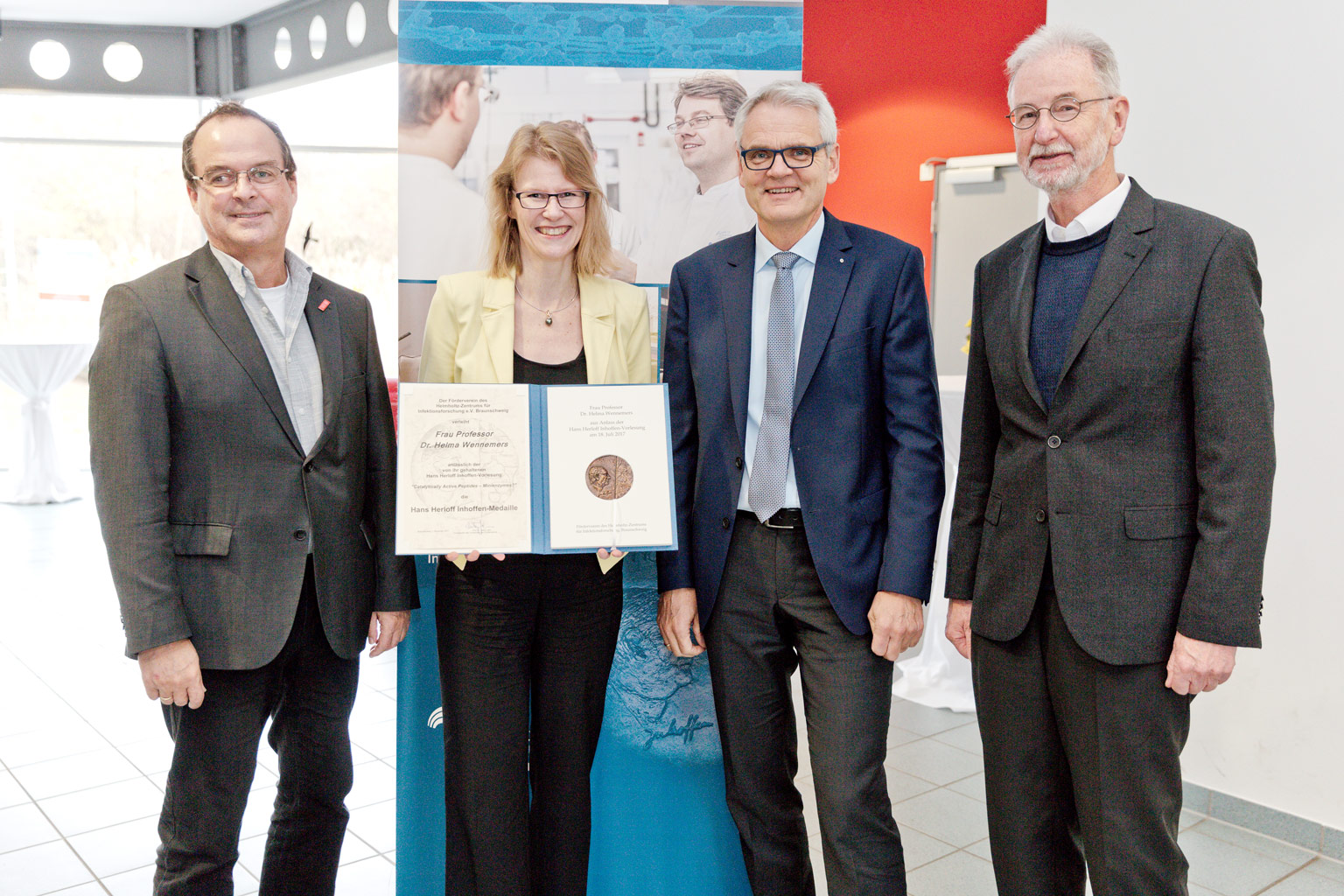 Vergrösserte Ansicht: Prof. Wennemers receives the Inhoffen Medal 2017